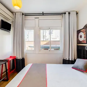 https://hostal-athenas.topbarcelonahotels.com